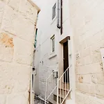 Le Contrade Vico Alba 4*