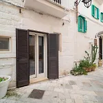 Le Contrade Vico Alba 4*