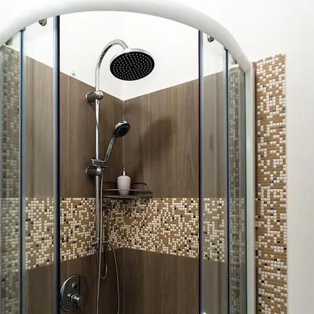 بيت ضيافة Le Contrade Vico Alba 4*