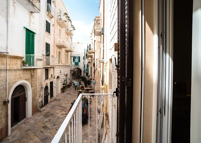 Le Contrade Vico Alba 4*